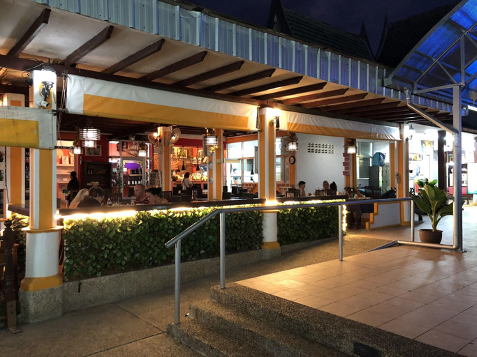 Public Area 2, Merlin Plaza Apartments, Thai Mueang
