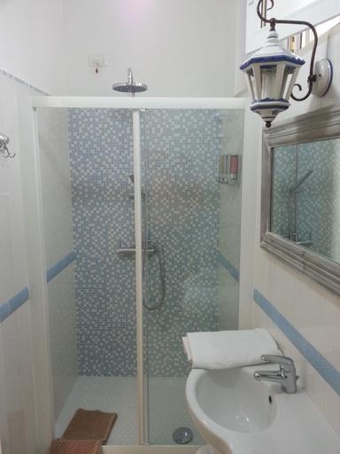 Bathroom 4, Fortino Capri, Napoli