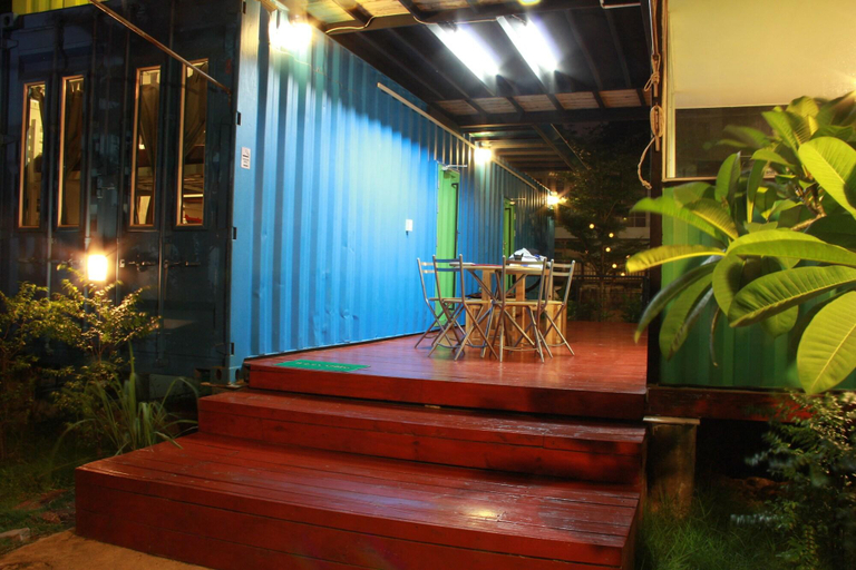 Public Area 2, WH Hostel, Khlong Toey