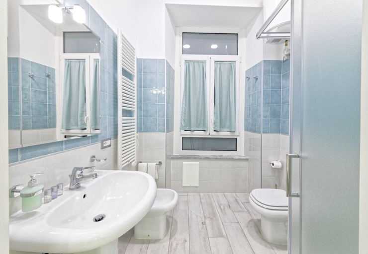 Bathroom, B&B Rest a Napoli, Napoli