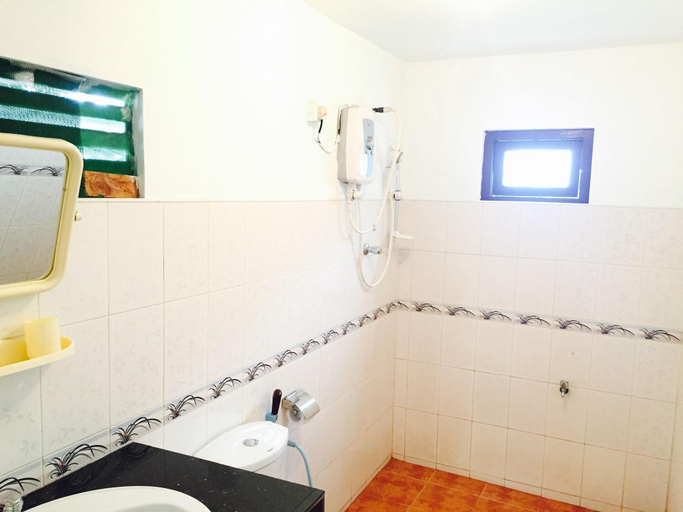 Bathroom 5, Saubagya Inn, N. Palatha East