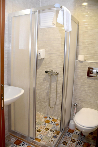 Bathroom 5, Hotel Gumbet, Bodrum
