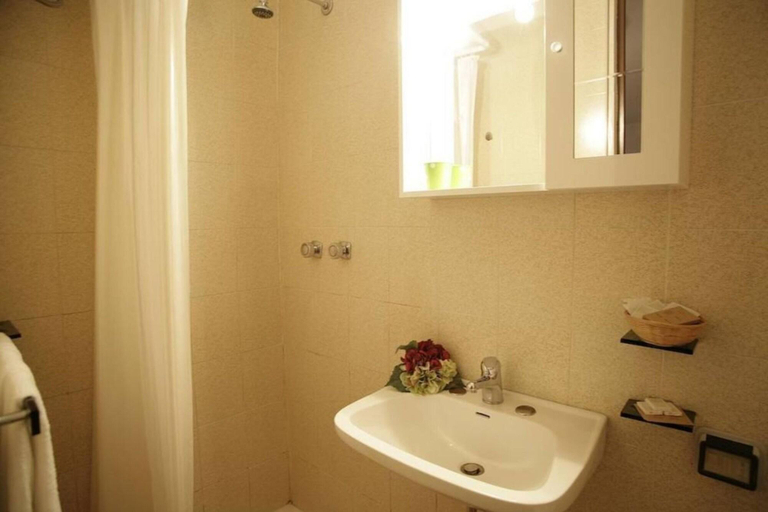 Bathroom 4, Hotel Stella D'Oro, Cagliari