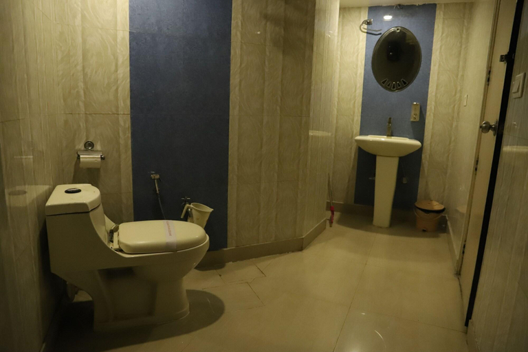 Bathroom, Airport Hotel Delhi Aerocity Inn, Delhi
