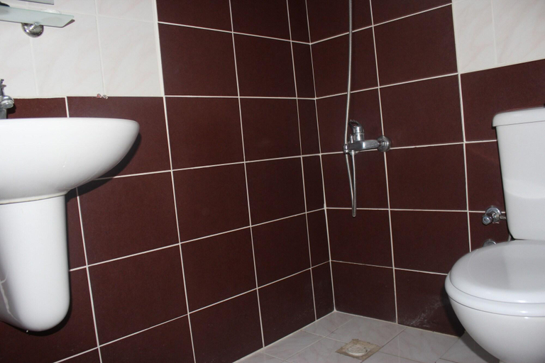 Bathroom 5, Hotel Berlin, Fethiye