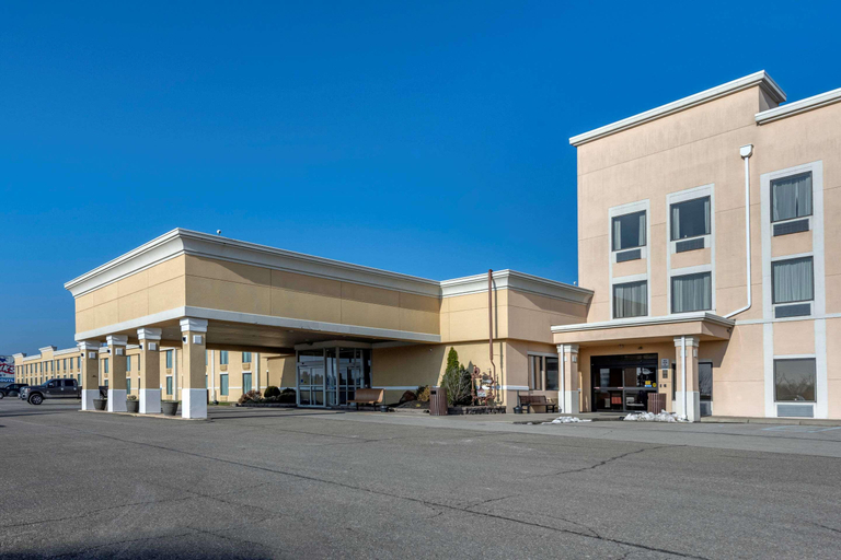 Exterior & Views 2, Comfort Inn & Suites Triadelphia - Wheeling, Ohio