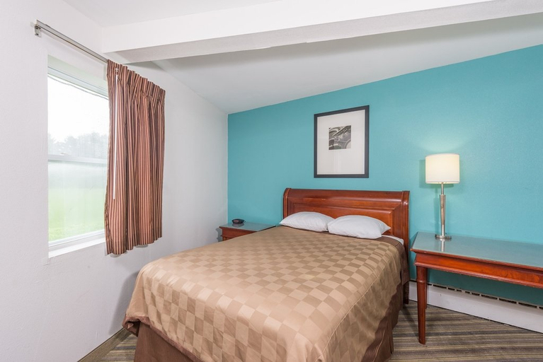 Bedroom 3, Rodeway Inn Pittsfield, Pike
