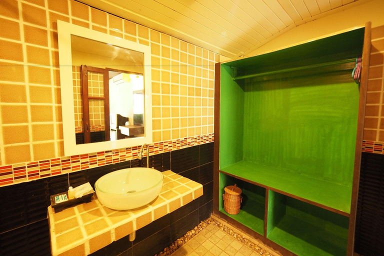 Bathroom 5, Lanta Paragon, Ko Lanta