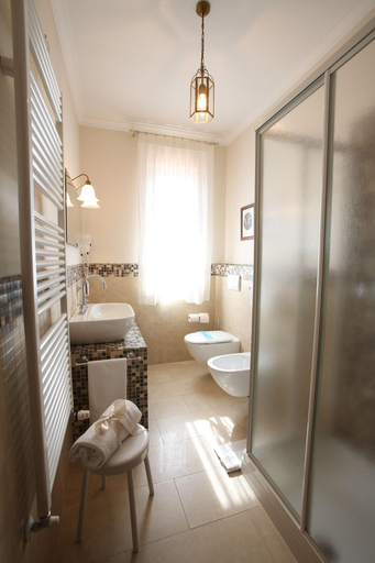 Bathroom 4, Le Muse Hotel, Verona