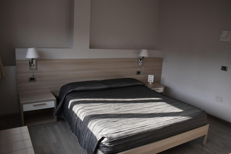Bedroom 3, Hotel Atlantic Meublè, Bergamo
