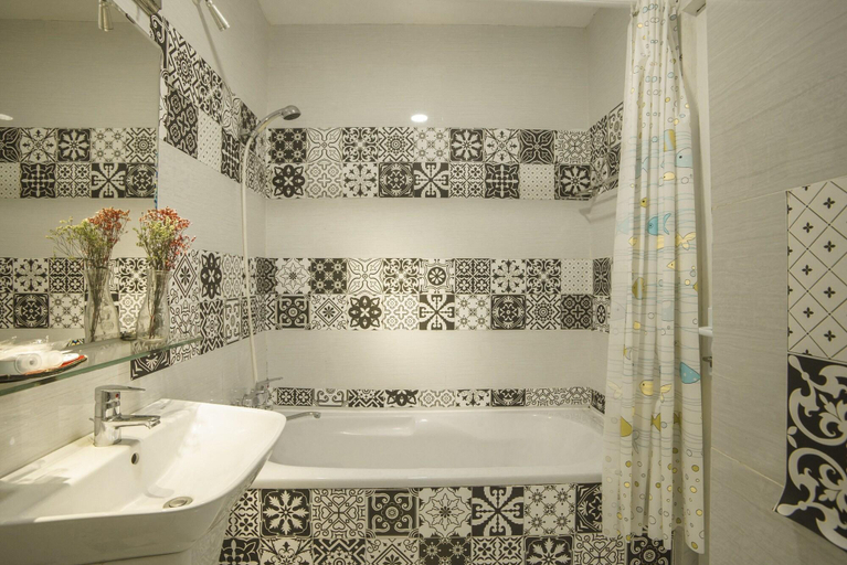 Bathroom 4, Sense Legend Hotel and Spa, District 1
