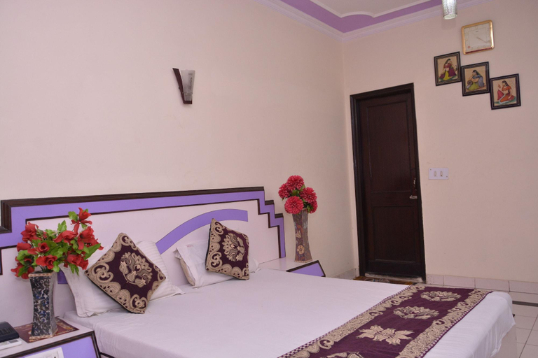 Bedroom 1, Hotel Yatri International G.H, Delhi
