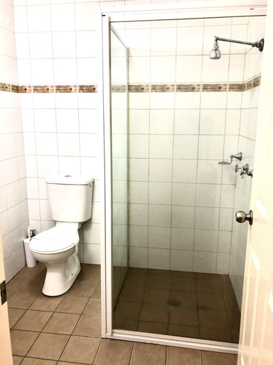 Bathroom 5, Overlander Motor Lodge Pty Ltd, Gunnedah