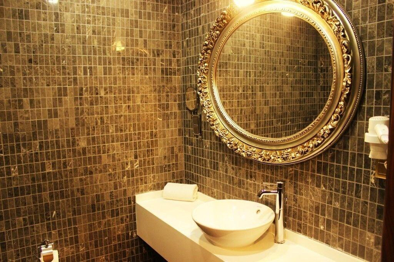 Bathroom 5, Vendome Hotel, Merkez