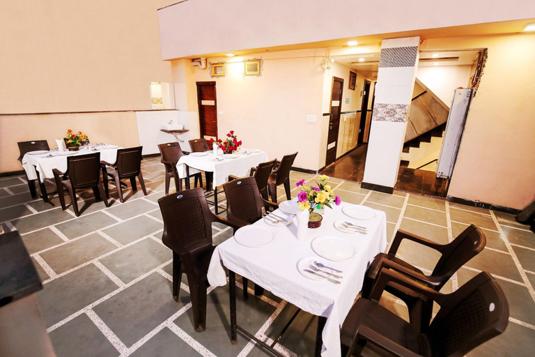 Food & Drinks 5, Hotel Star shine, Delhi
