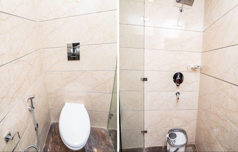 Bathroom, Hotel Mannat Int, Delhi