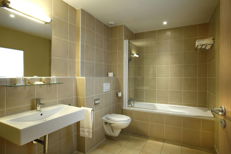 Bathroom 4, Hôtel du Parc, Pyrénées-Atlantiques