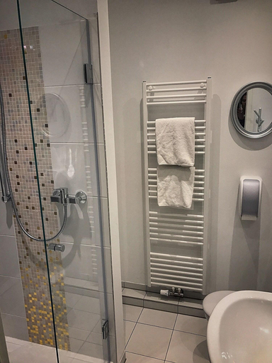Bathroom 4, Road Stop Wuppertal, Wuppertal