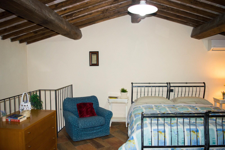 Bedroom 3, B&B Il Fienile, Siena