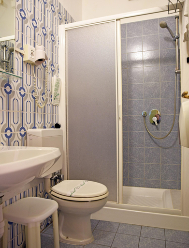 Bathroom 4, Hotel Corso, Imperia