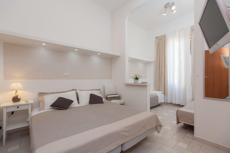 Bedroom 3, San Peter Angels, Rome
