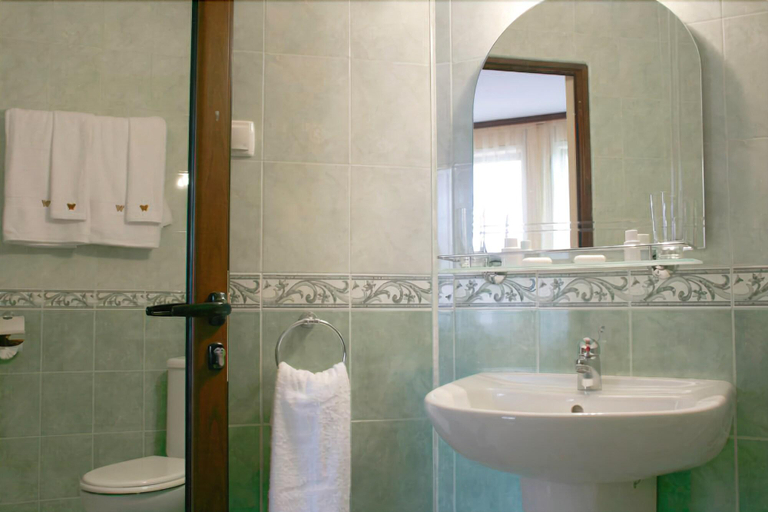 Bathroom 4, Alafrangite Hotel, Plovdiv