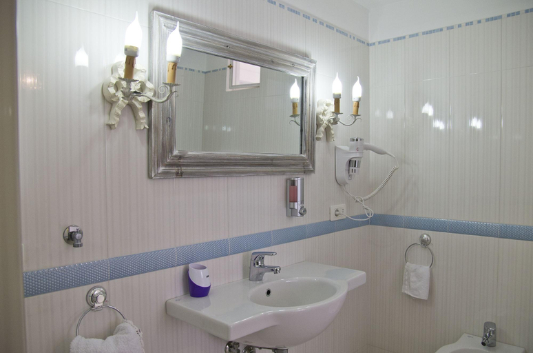 Bathroom 4, Fortino Bed & Breakfast, Napoli