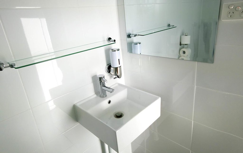Bathroom 3, Tamworth City Motel, Tamworth Regional - Pt A
