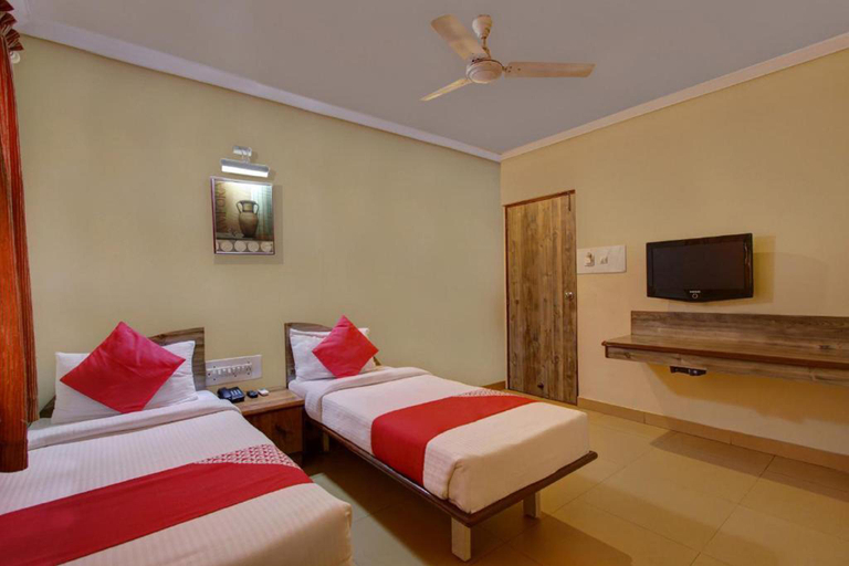 Bedroom 2, Oyo 14695 Shrusti Comfort, Bangalore