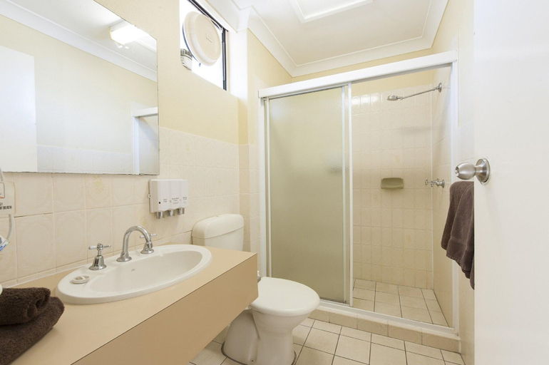 Bathroom 5, Garden City Motor Inn, Wagga Wagga - Pt A