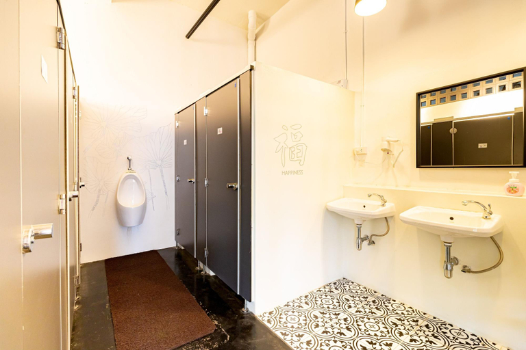 Bathroom 4, Yu Cafe Hostel, Muang Songkhla