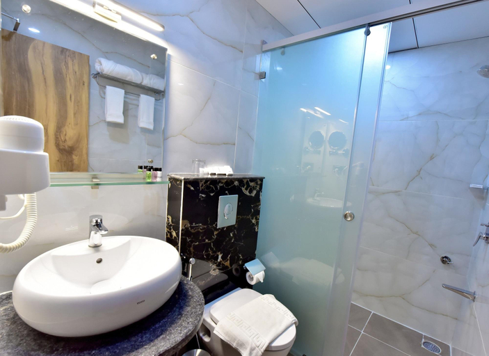 Bathroom 4, Gardeenia Comfortes Suites, Bangalore