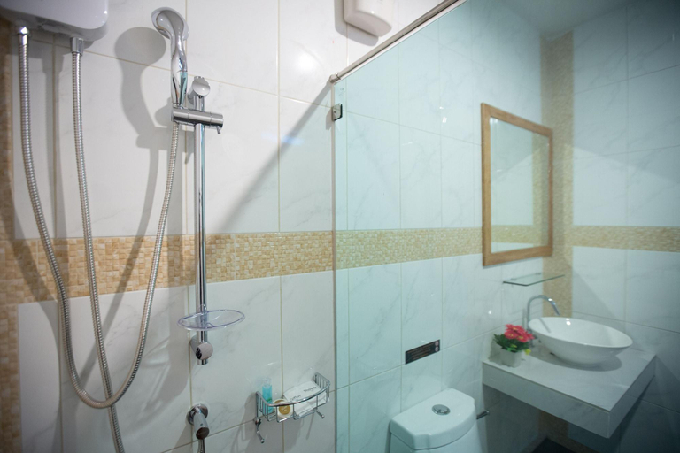 Bathroom 4, Paradise Land Resort, Pattaya