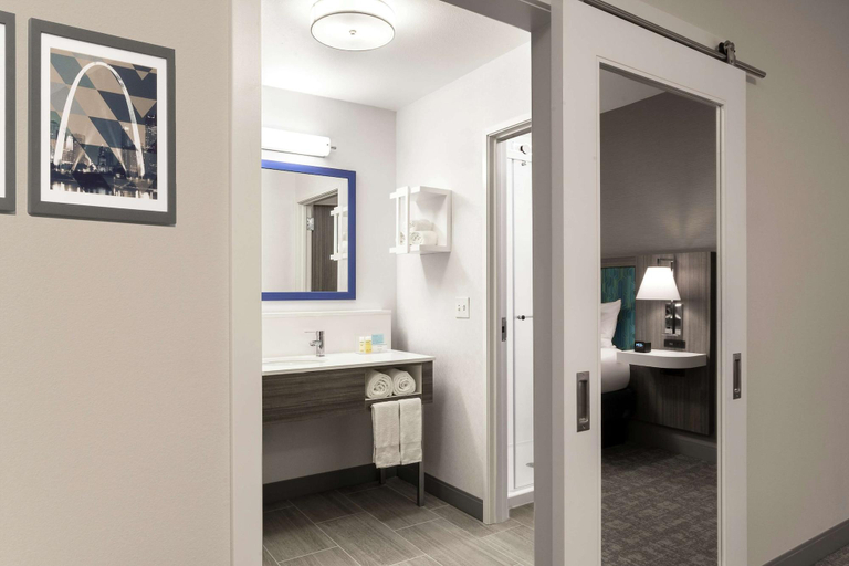 Bathroom 4, Hampton Inn O'Fallon, Saint Clair