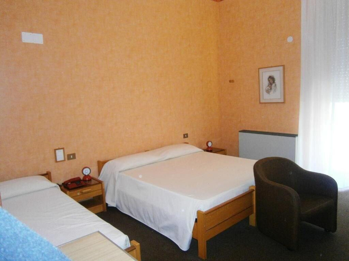 Bedroom 3, Hotel Corona, Campobasso