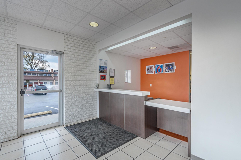 Public Area 2, Motel 6 Winchester, VA, Winchester