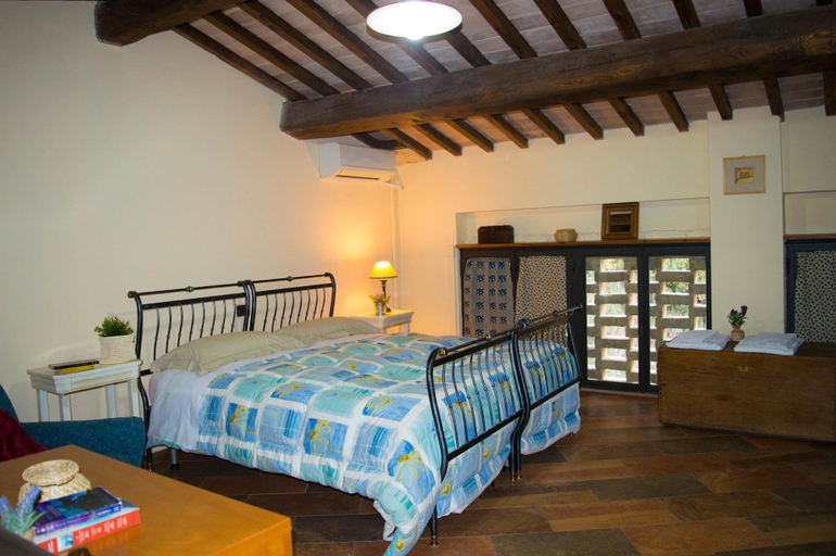 Bedroom 4, B&B Il Fienile, Siena