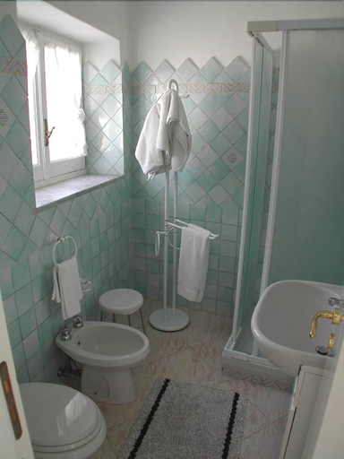 Bathroom 4, Albergo La Prora, Napoli
