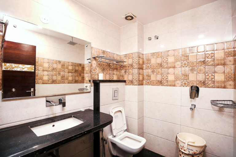 Bathroom 4, Hotel Star shine, Delhi