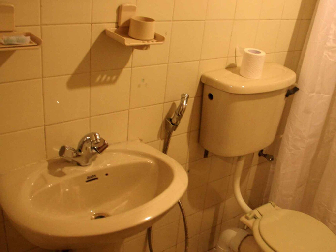 Bathroom 4, River Garden Resort, Imbulpe