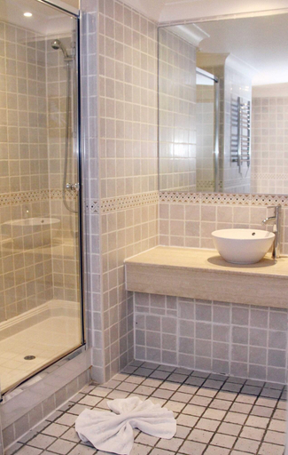 Bathroom 4, The Priest House Hotel, Leicestershire