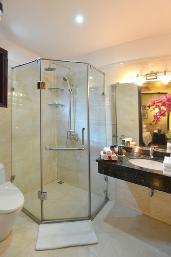 Bathroom, Finnegans Hotel, Hoàn Kiếm