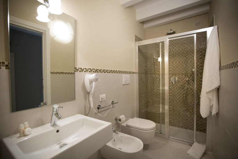 Bathroom 4, Central Gallery Rooms, Trapani