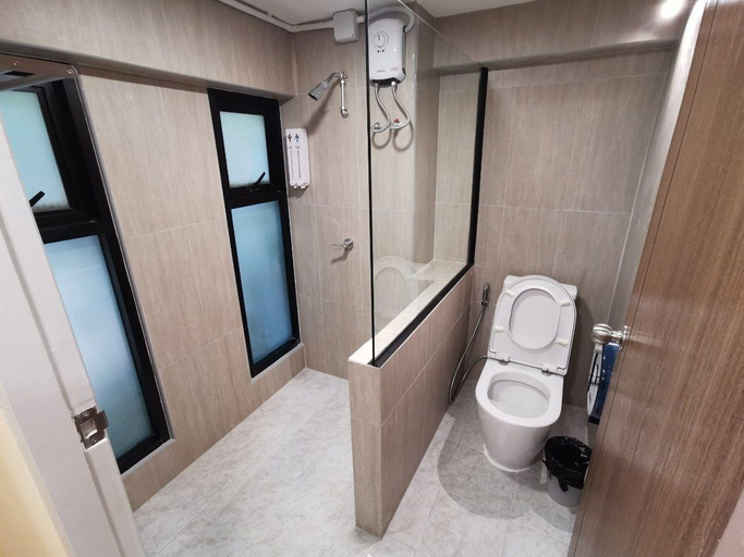 Bathroom 5, A Bangkok Journey, Wattana