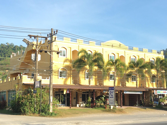Exterior & Views