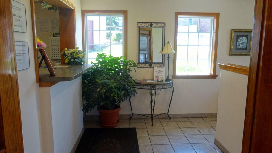 Public Area 3, Red Carpet Inn North Syracuse, Onondaga