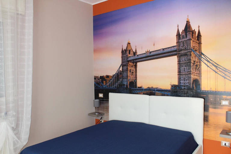 Bedroom 4, Around The World, Reggio Di Calabria