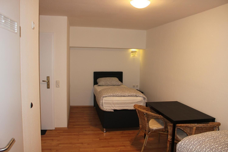 Bedroom 3, Hotel Garni Emir, Köln
