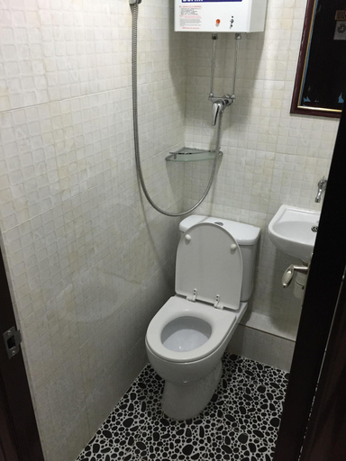 Bathroom 3, Skyline Hostel Hong Kong, Kowloon