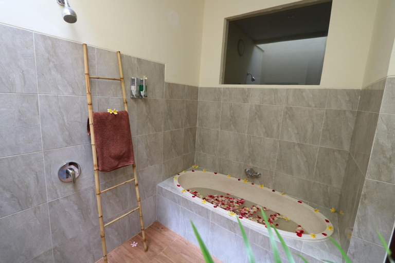 Bathroom 5, Royal Orchid Lodge, Badung